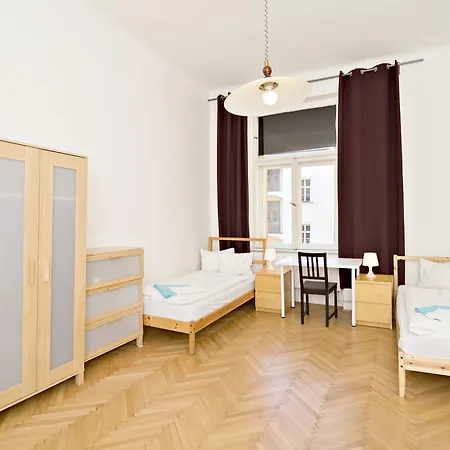 Petrin Park Apartments - 10 Min Walk To Charles Bridge *