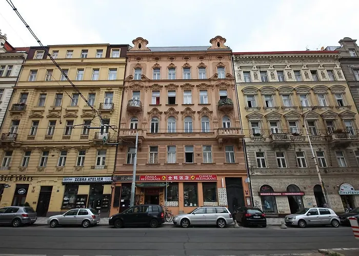 Apartments In Mala Strana - 10 Minutes From Charles Bridge