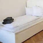 In Mala Strana - 10 Minutes From Charles Bridge * פראג