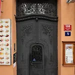 In Mala Strana - 10 Minutes From Charles Bridge דירה