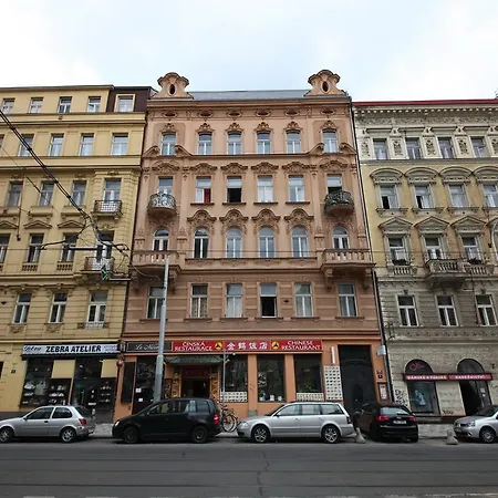 In Mala Strana - 10 Minutes From Charles Bridge